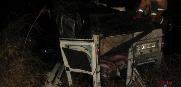 В Чигринском р-не затонул микроавтобус "Форд-Транзит", водитель не смог выбраться (фото)