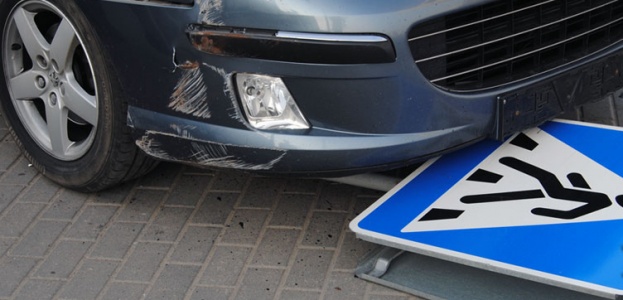 В Гродно пьяный водитель автомобиля «Хонда» сбил женщину на переходе и попытался скрыться с места ДТП