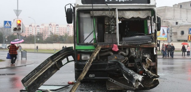 В Гродно столкнулись автобус и троллейбус, повредив еще 6 автомобилей
