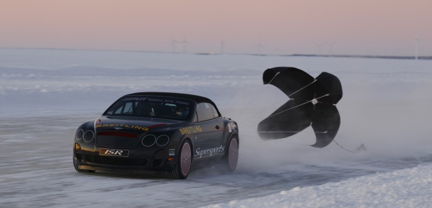 Пилот Bentley на кабриолете Supersports побил собственный мировый рекорд скорости на льду