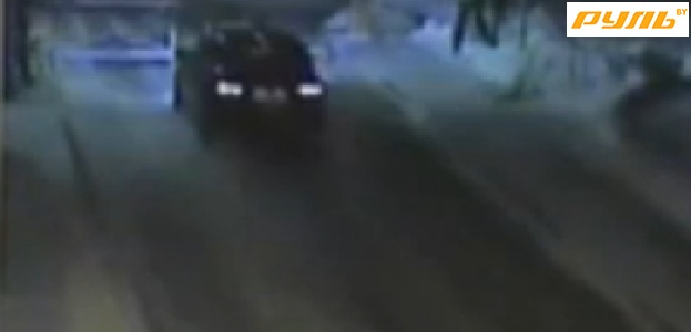 Видео-подробности о том, как пьяный россиянин атаковал Домачево на угнанном BMW.