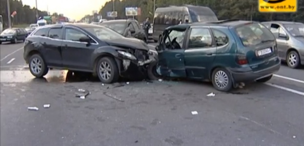 Многочисленная авария в Минске, в районе Уручья столкнулись 7 автомобилей (видео)