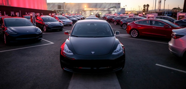 Tesla выпустила первые Model 3