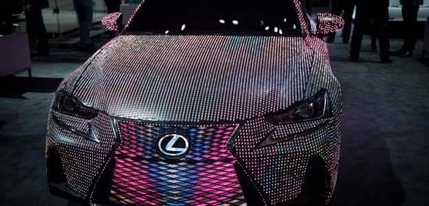 В Нью-Йорске показали Lexus со светодиодным кузовом