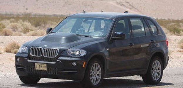 BMW X5 сможет заряжаться от розетки