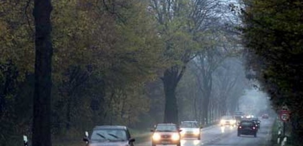 В Европе водителей обяжут включать фары даже днем