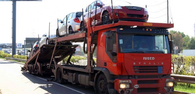 Сократились поставки импортных авто в Россию