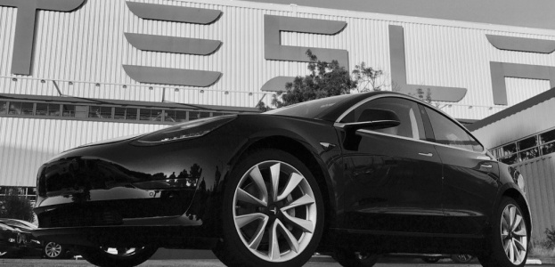 Tesla показала первую Model 3