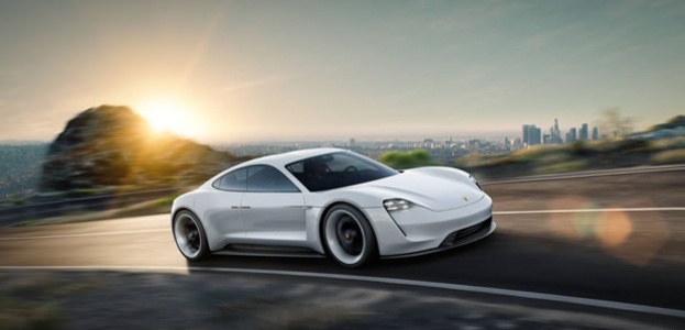 Porsche планирует продавать 20 000 Mission E ежегодно