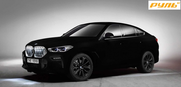 BMW X6 выкрасили в «самый черный в мире цвет»