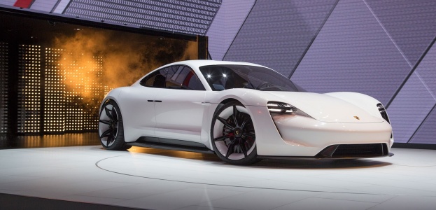 Porsche Mission E получит по меньшей мере 3 версии