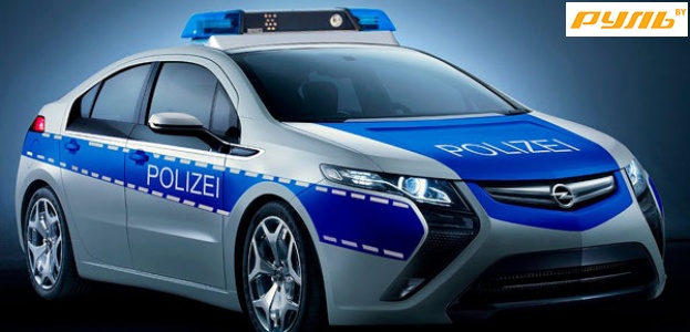 Opel предлагает пересадить полицейских на электромобили