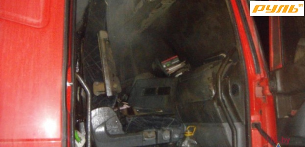 В Минске, рано утром, в кабине грузового автомобиля "Ивеко" сгорел пьяный товарищ водителя (фото)
