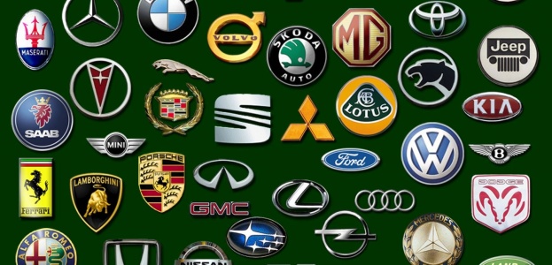 История и ценности компании на капоте автомобиля