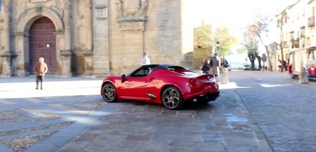 Видеоролик о Alfa Romeo 4C Spider без камуфляжа