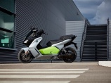 BMW выпустил в продажу первый в мире электрический скутер премиум-класса