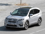 Обновлённая Honda CR-V в затворах «шпионских фотокамер» во время очередного тестирования в Европе