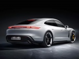 Porsche официально представила свой первый электромобиль: Taycan