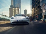 Porsche официально представила свой первый электромобиль: Taycan