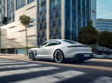 Porsche официально представила свой первый электромобиль: Taycan