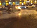 В Минске на пр. Независимости во время движения загорелся белый Peugeot 405 (видео)