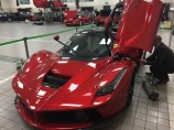 Paul Bailey покупает Rosso Fiorano Ferrari LaFerrari